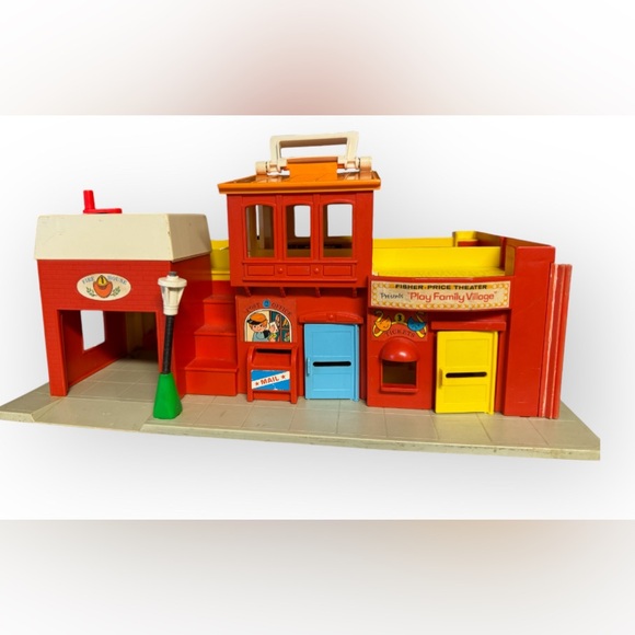 VINTAGE Fisher Price Little People Play Family Village Fire House Theater 1973 - Picture 1 of 8